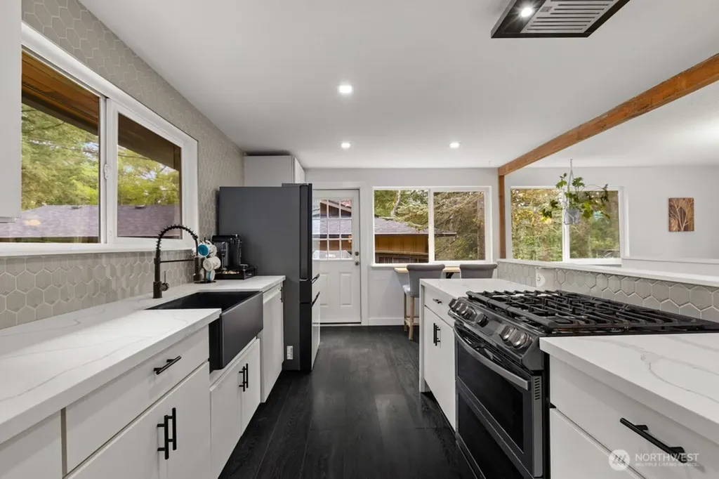 7506 66th Avenue W Lakewood WA 98499