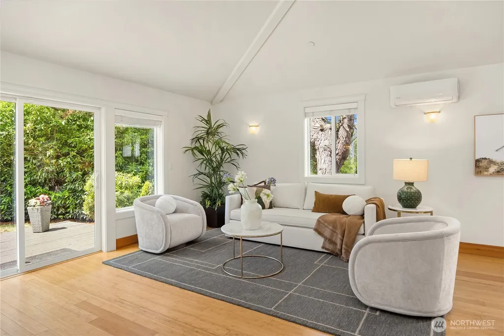 15033 70th Avenue NE Kenmore WA 98028