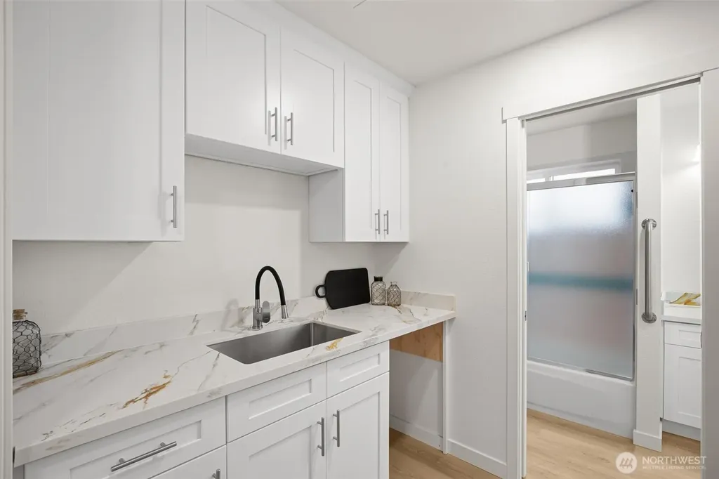 8803 15th Avenue NE Seattle WA 98115
