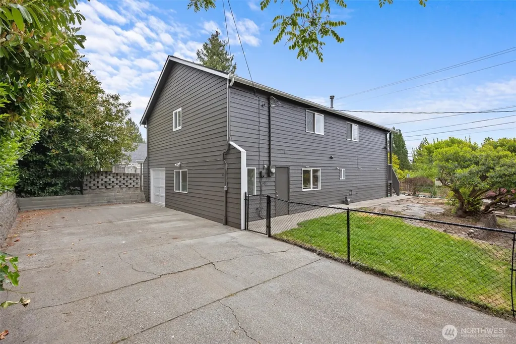 8803 15th Avenue NE Seattle WA 98115