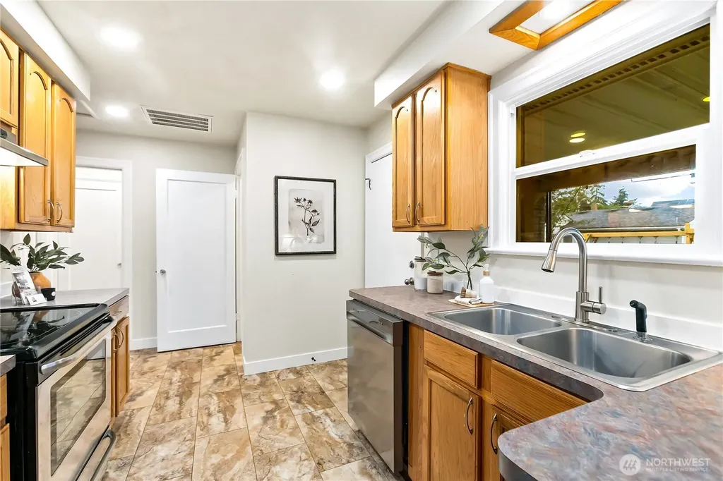 860 S 48th Tacoma WA 98408