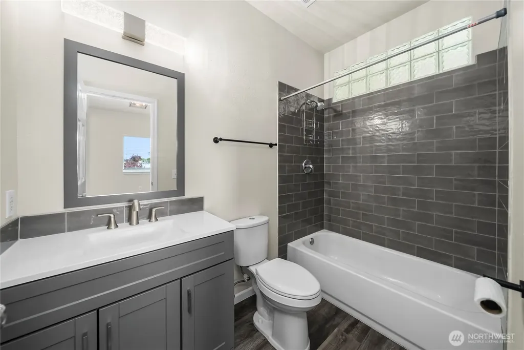330 E Bay Drive NE Olympia WA 98506