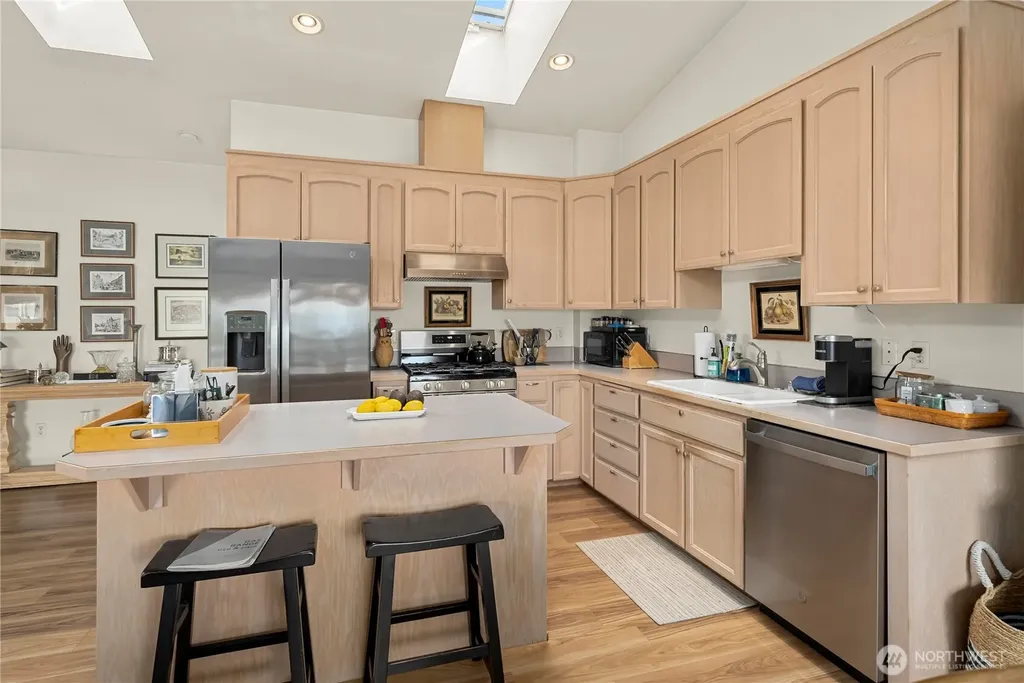 330 E Bay Drive NE Olympia WA 98506