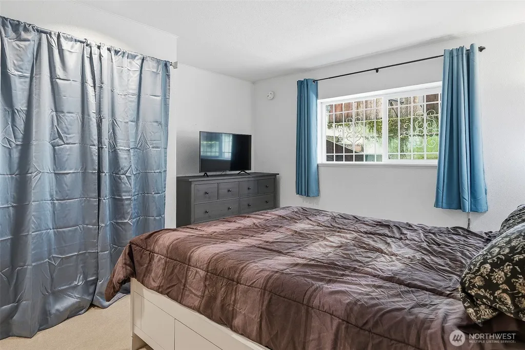 57 Etruria Street Seattle WA 98109