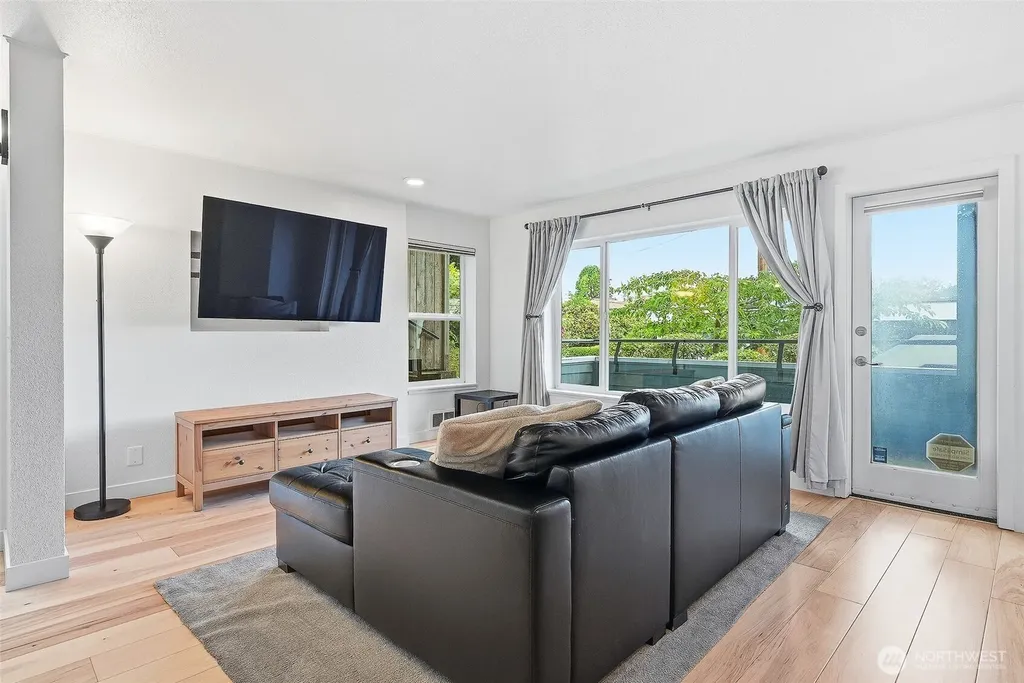 57 Etruria Street Seattle WA 98109