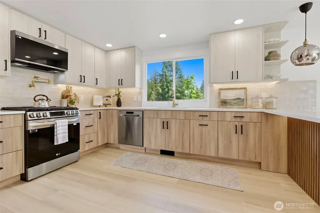 814 NE 185th Street Shoreline WA 98155