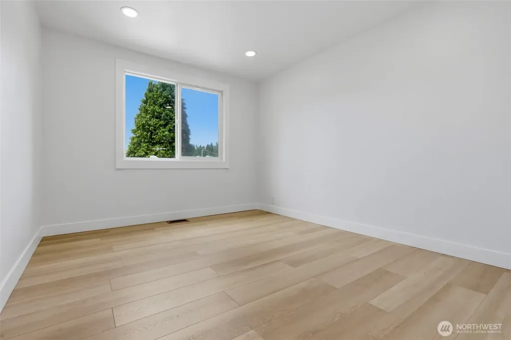 814 NE 185th Street Shoreline WA 98155