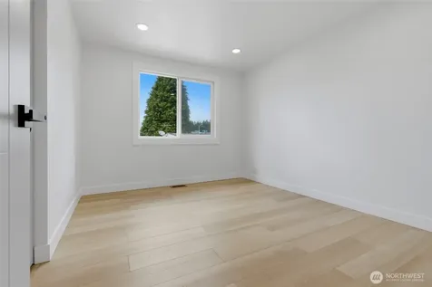 814 NE 185th Street Shoreline WA 98155