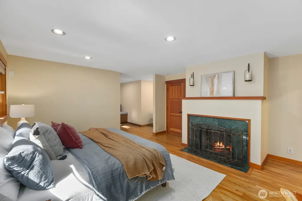 14677 Sivertson Road NE Bainbridge Island WA 98110