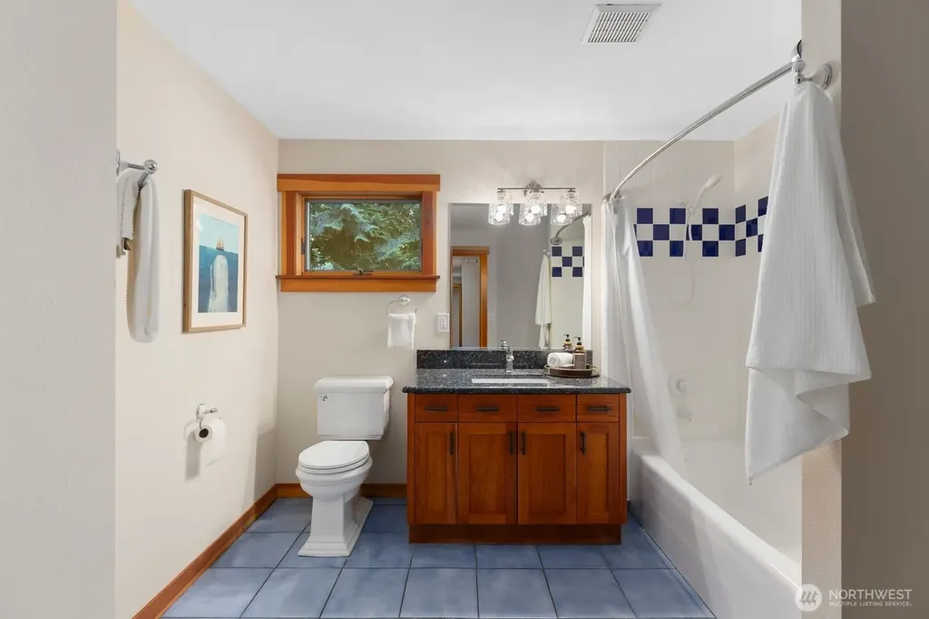 14677 Sivertson Road NE Bainbridge Island WA 98110