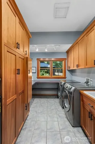 14677 Sivertson Road NE Bainbridge Island WA 98110