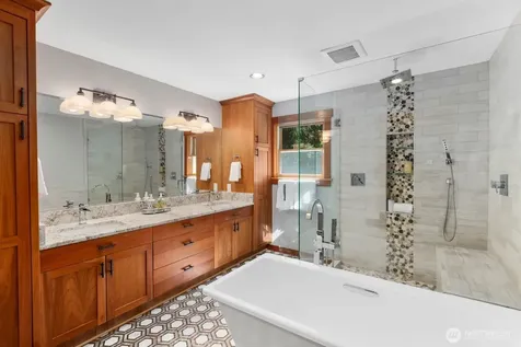14677 Sivertson Road NE Bainbridge Island WA 98110