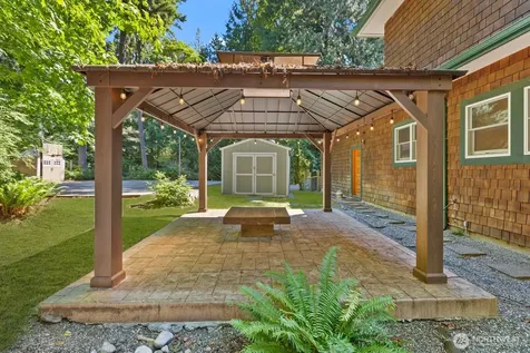 14677 Sivertson Road NE Bainbridge Island WA 98110