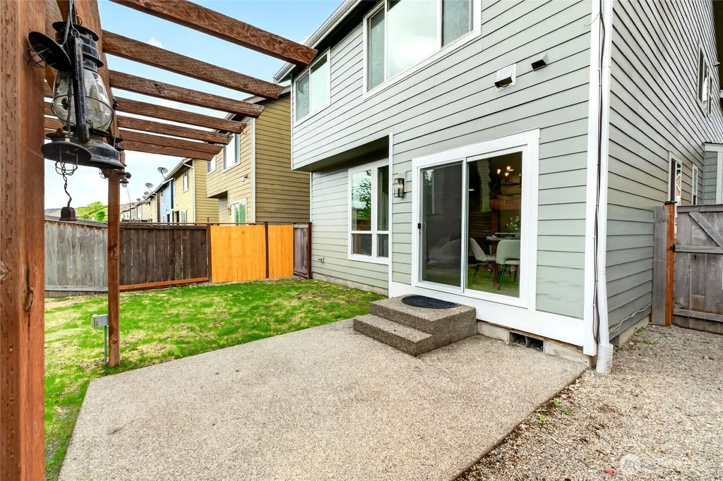 18328 113th Avenue E Puyallup WA 98374