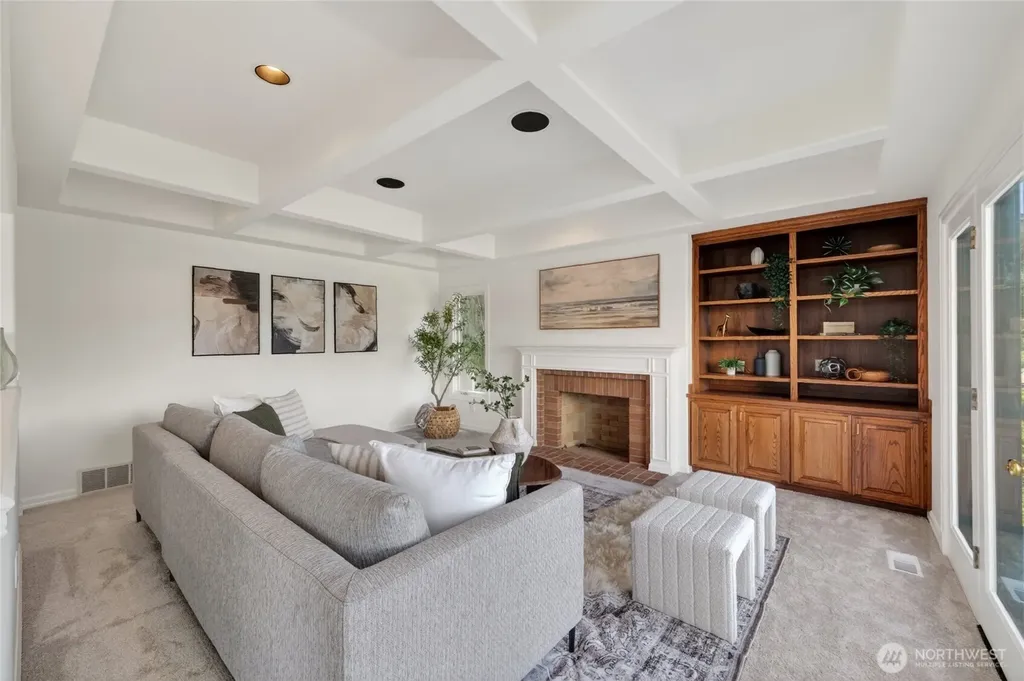 8762 Paisley Drive NE Seattle WA 98115