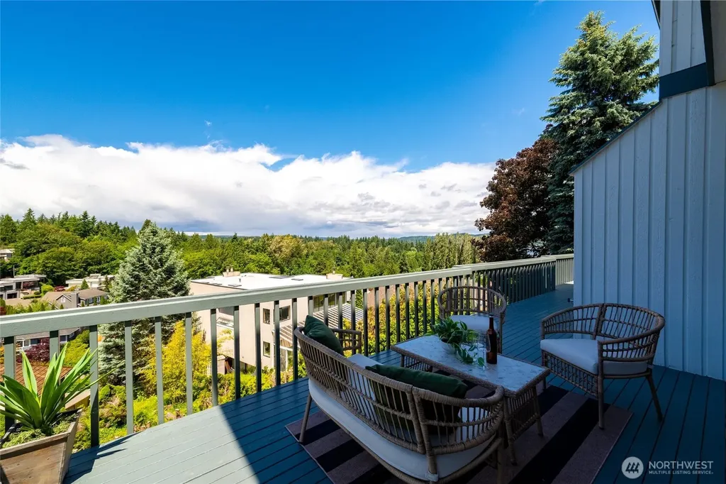 8762 Paisley Drive NE Seattle WA 98115