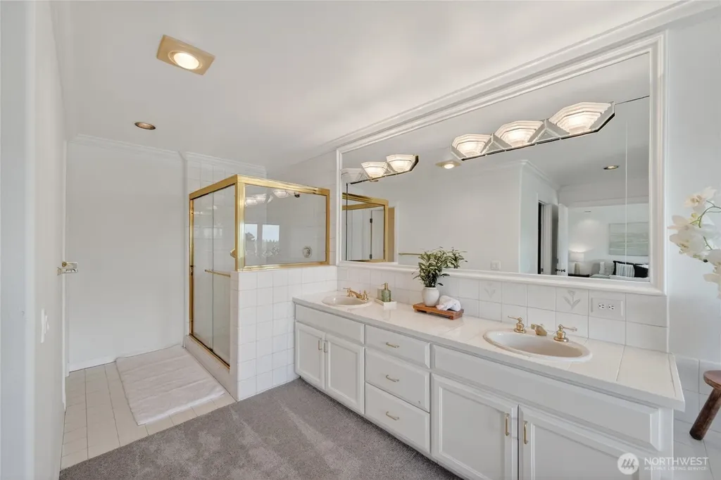 8762 Paisley Drive NE Seattle WA 98115