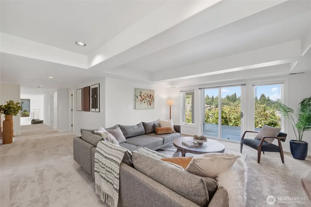 8762 Paisley Drive NE Seattle WA 98115