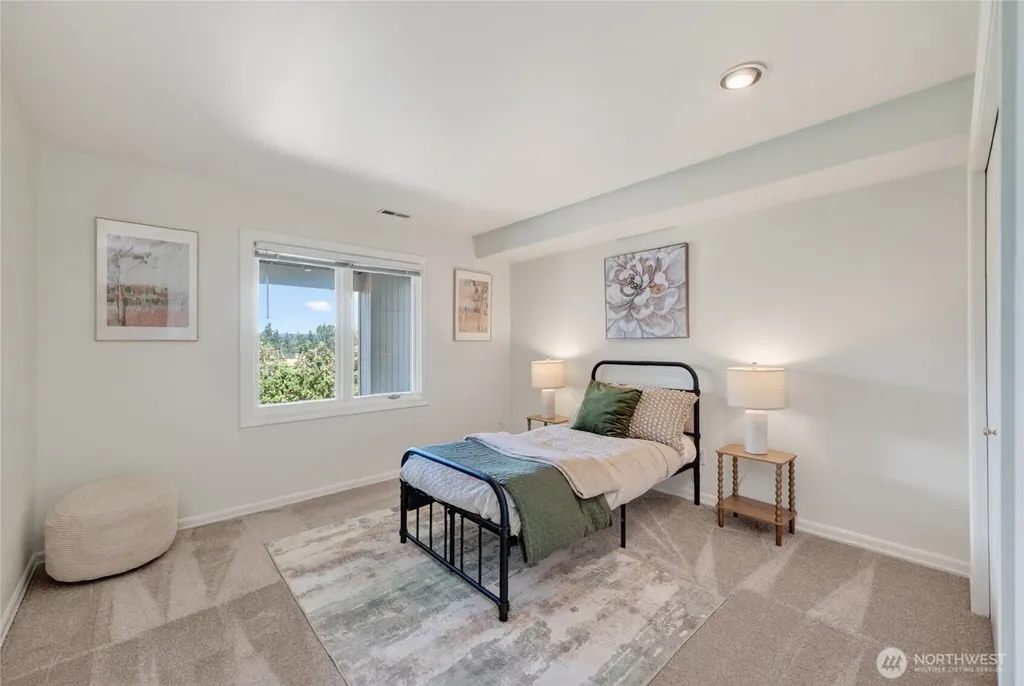 8762 Paisley Drive NE Seattle WA 98115