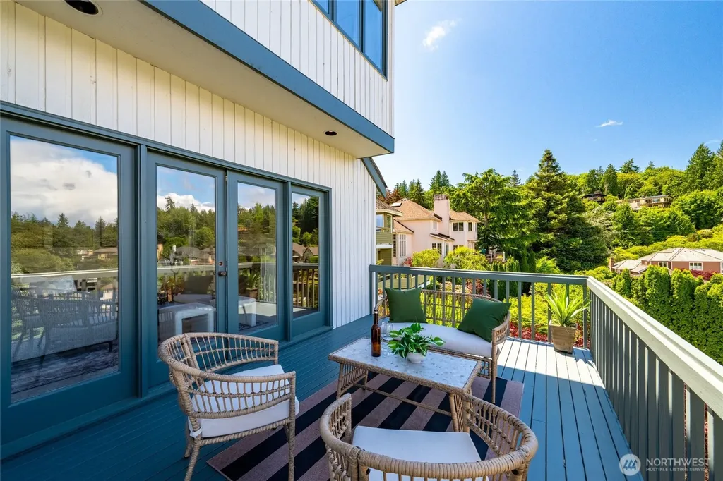 8762 Paisley Drive NE Seattle WA 98115