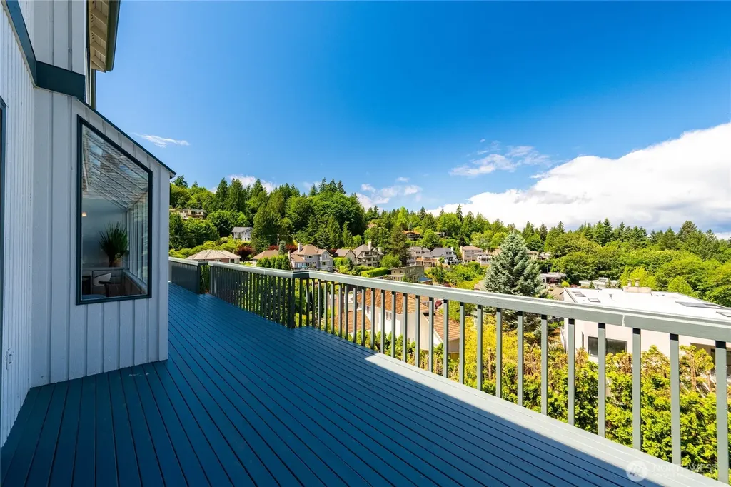 8762 Paisley Drive NE Seattle WA 98115