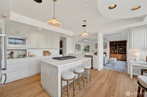 8762 Paisley Drive NE Seattle WA 98115