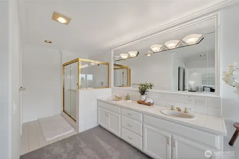 8762 Paisley Drive NE Seattle WA 98115