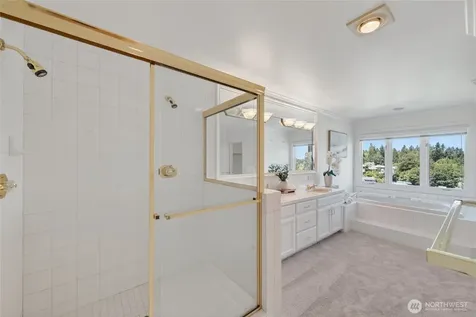 8762 Paisley Drive NE Seattle WA 98115