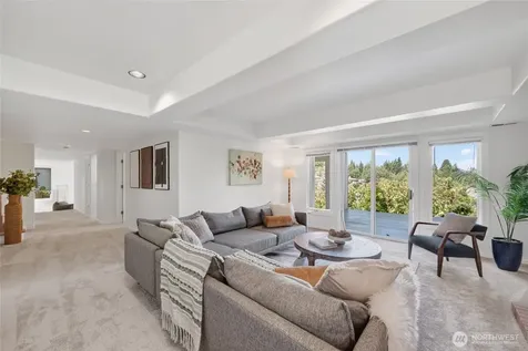 8762 Paisley Drive NE Seattle WA 98115