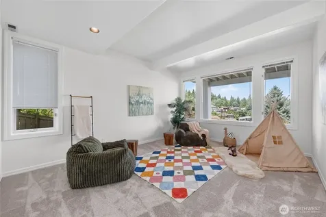 8762 Paisley Drive NE Seattle WA 98115