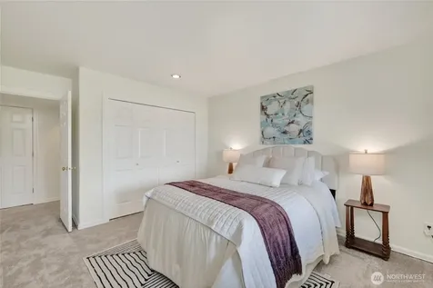 8762 Paisley Drive NE Seattle WA 98115