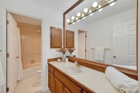 8762 Paisley Drive NE Seattle WA 98115