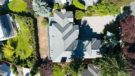 8762 Paisley Drive NE Seattle WA 98115