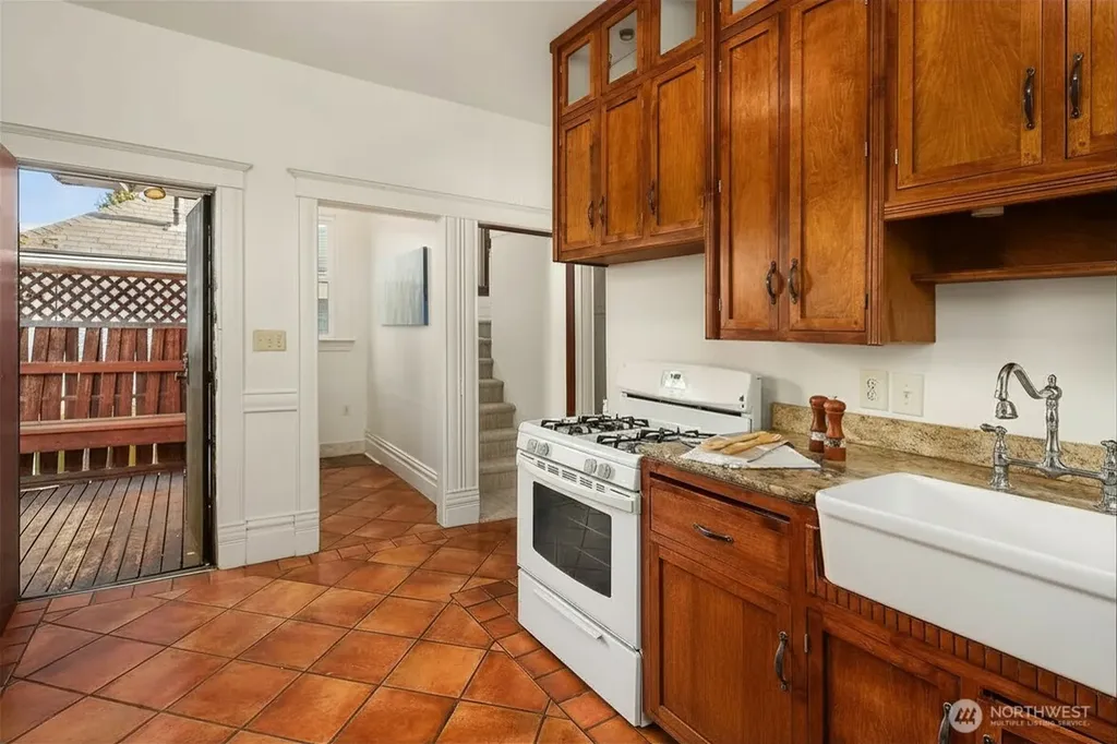1532 23rd Avenue Seattle WA 98122