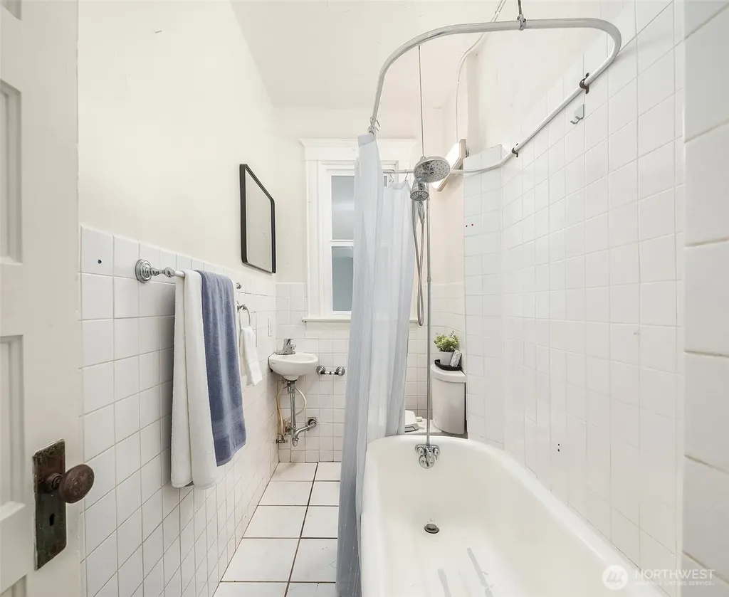 1532 23rd Avenue Seattle WA 98122