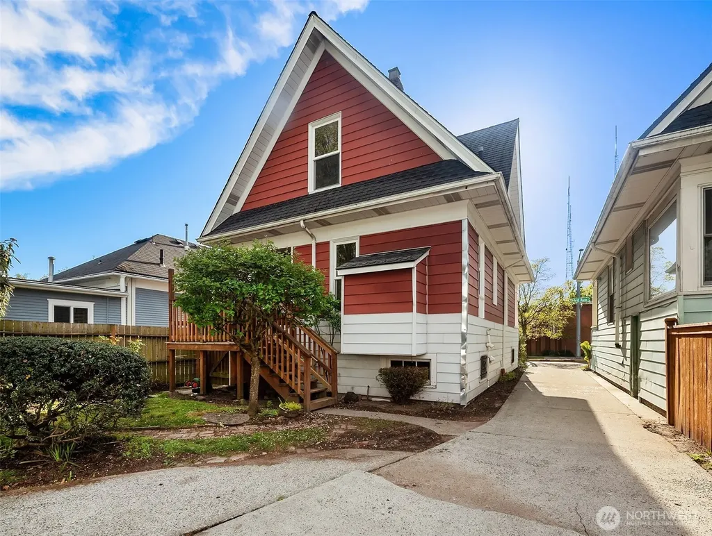 1532 23rd Avenue Seattle WA 98122