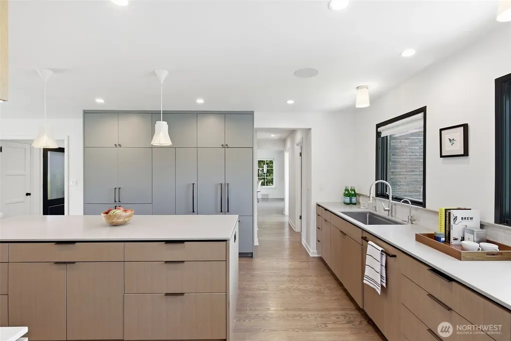 5815 Ann Arbor Avenue NE Seattle WA 98105
