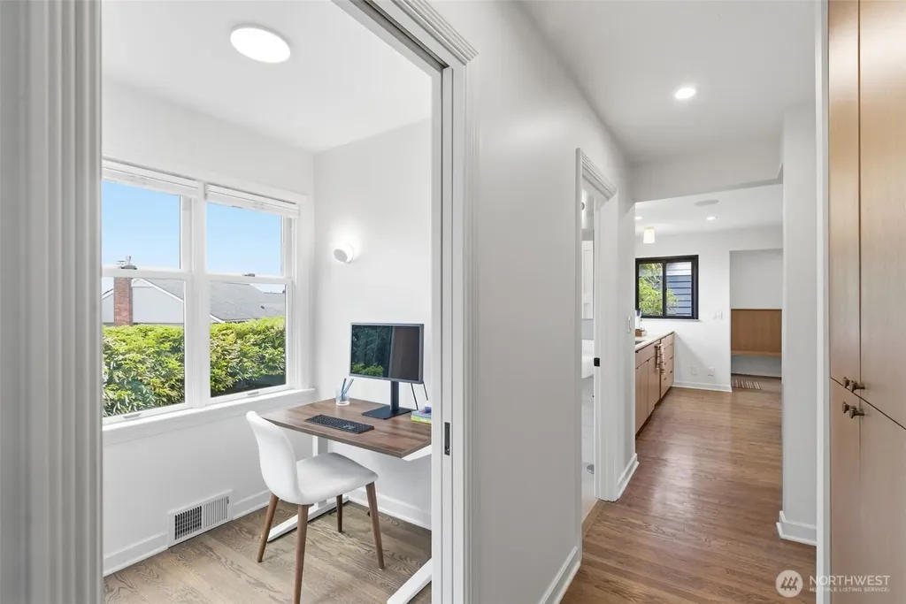 5815 Ann Arbor Avenue NE Seattle WA 98105