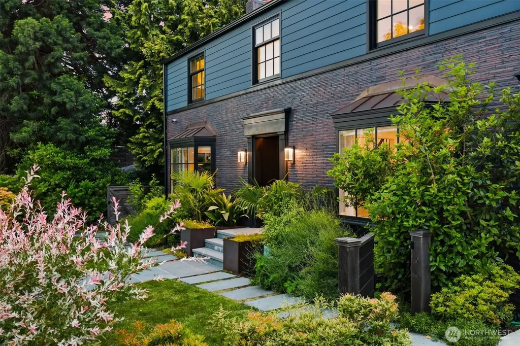 5815 Ann Arbor Avenue NE Seattle WA 98105