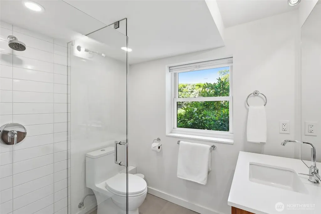 5815 Ann Arbor Avenue NE Seattle WA 98105