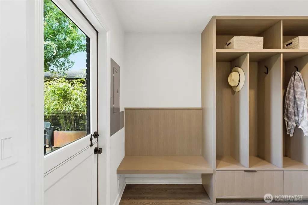 5815 Ann Arbor Avenue NE Seattle WA 98105