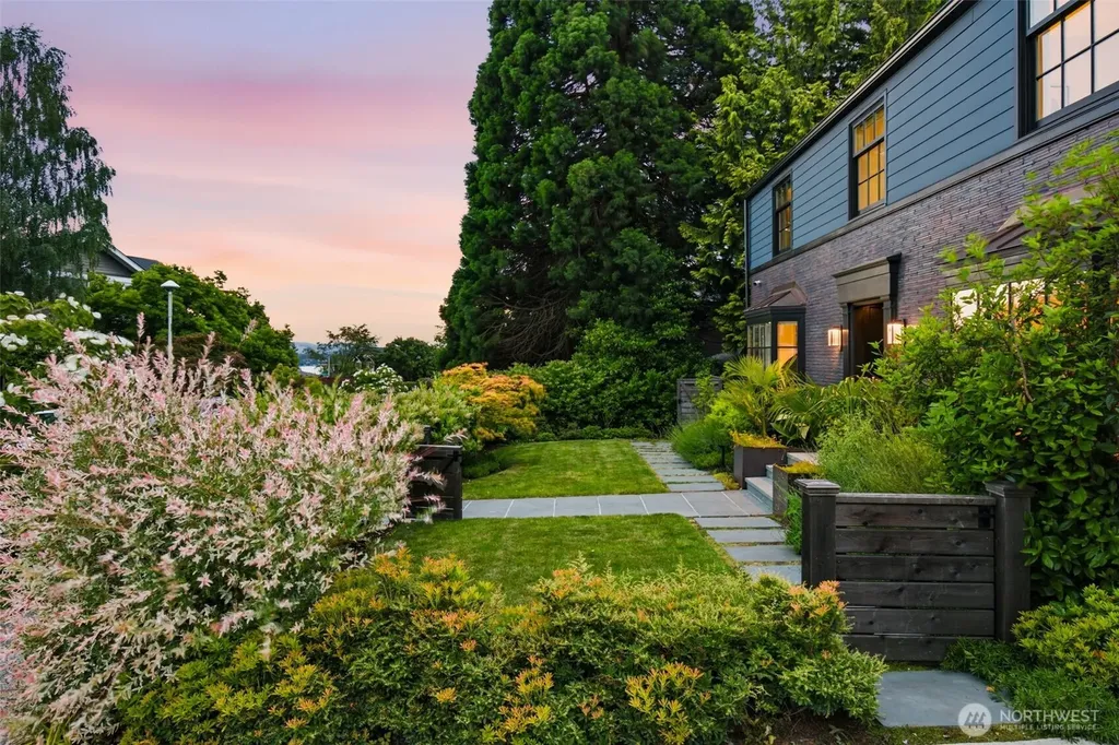 5815 Ann Arbor Avenue NE Seattle WA 98105