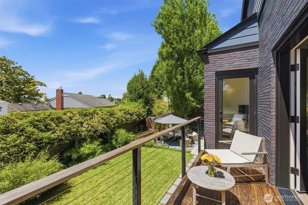 5815 Ann Arbor Avenue NE Seattle WA 98105