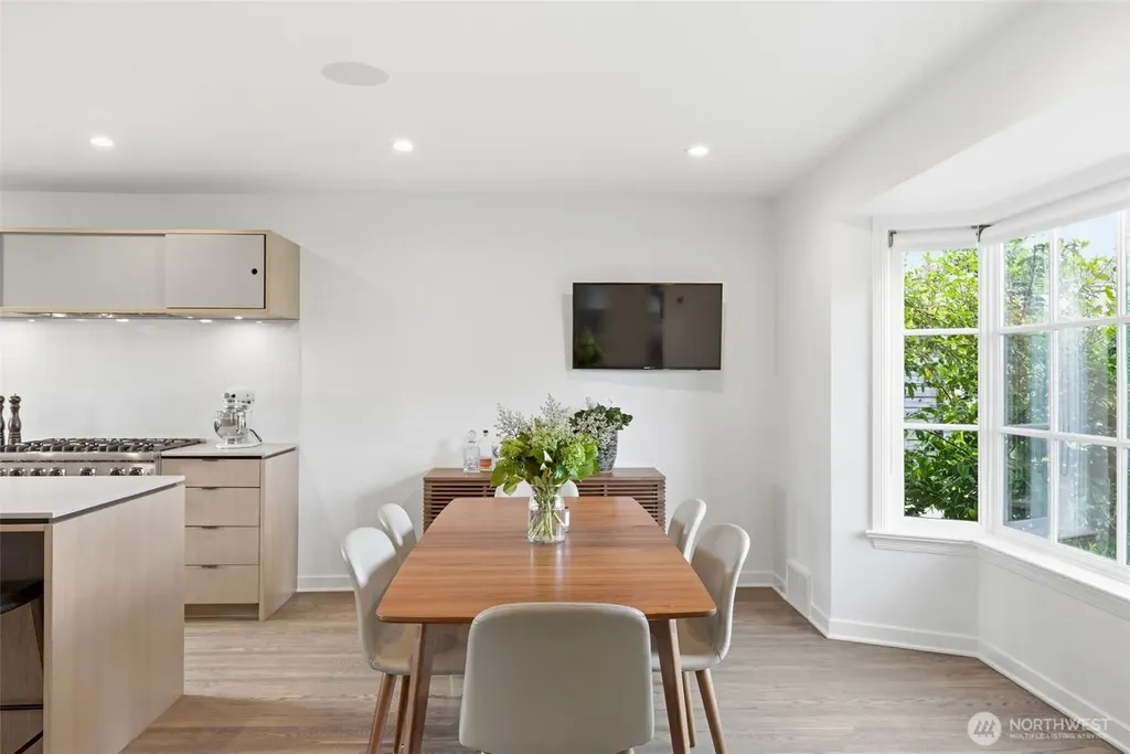 5815 Ann Arbor Avenue NE Seattle WA 98105