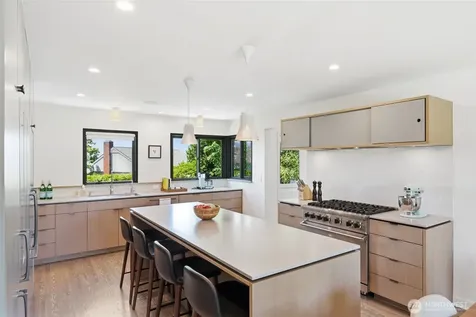 5815 Ann Arbor Avenue NE Seattle WA 98105