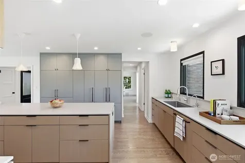 5815 Ann Arbor Avenue NE Seattle WA 98105
