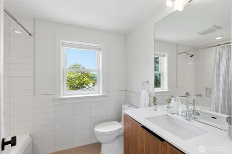 5815 Ann Arbor Avenue NE Seattle WA 98105