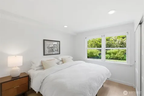 5815 Ann Arbor Avenue NE Seattle WA 98105