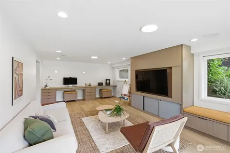 5815 Ann Arbor Avenue NE Seattle WA 98105