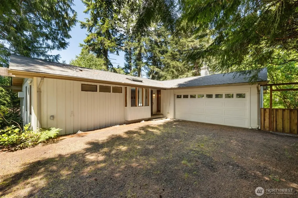 31 E Village View Drive Allyn WA 98524
